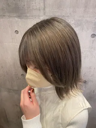 ミディアム カラー 新谷 桃子のヘアスタイル