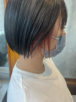 ショート カラー ヘアアレンジ サナ🌱 切りっぱなしボブのヘアスタイル