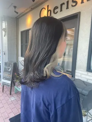 ミディアム 小坂 真子のヘアスタイル