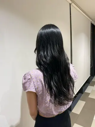 ロング カラー i.+OMOTESANDO所属・mei / 艶カラー ミディアム レイヤーのヘアスタイル