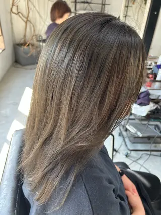 セミロング 青柳 美咲のヘアスタイル