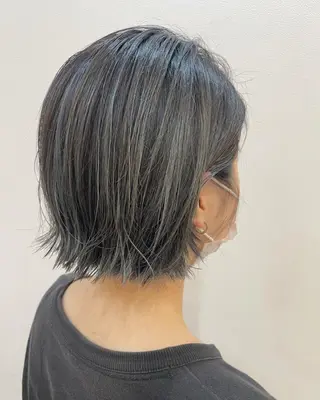 ショート カラー 内田温子大人女性 ハイライト、ボブのヘアスタイル