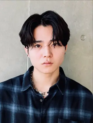 ショート パーマ メンズ メンズ職人/センター パート/富沢真斗のヘアスタイル