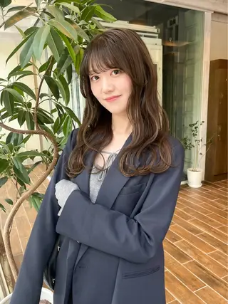 ロング 越川 友美子のヘアスタイル