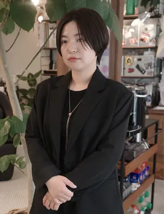 ショート カラー (h)wim ウィムのヘアスタイル