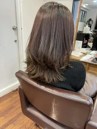 ミディアム レイヤーカット、 大人可愛い　中村美羅のヘアスタイル