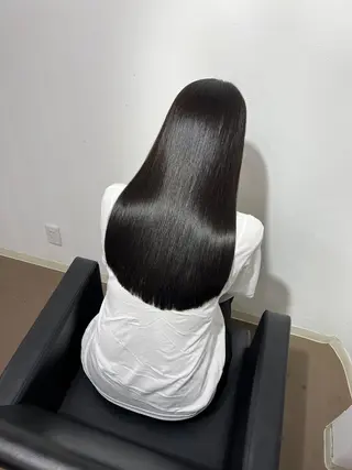 ロング 加藤 詩流のヘアスタイル