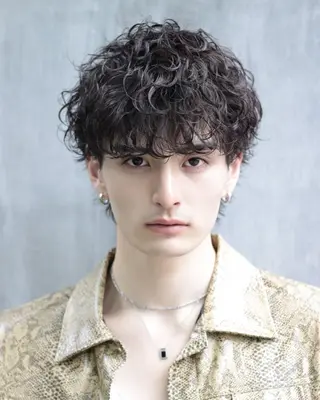 メンズ 🔥パーマで大人な色 気🔥BLUCK札幌のヘアスタイル