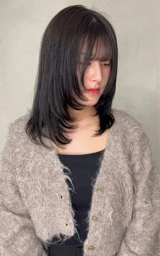 セミロング 尾形 日和のヘアスタイル