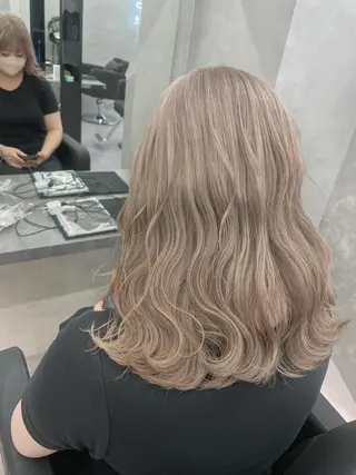 セミロング カラー ikuma/ ミルクティーのヘアスタイル