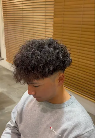 ショート パーマ メンズ 徳田 恭助のヘアスタイル