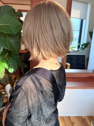 ショート カラー 髪質改善ｶﾗｰ ｹｱﾌﾞﾘｰﾁ/ﾀﾑのヘアスタイル