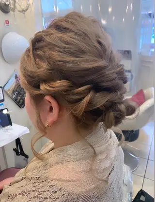 ロング ヘアアレンジ 岩本 菖のヘアスタイル