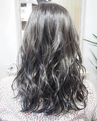 ロング カラー 土屋 貴章のヘアスタイル