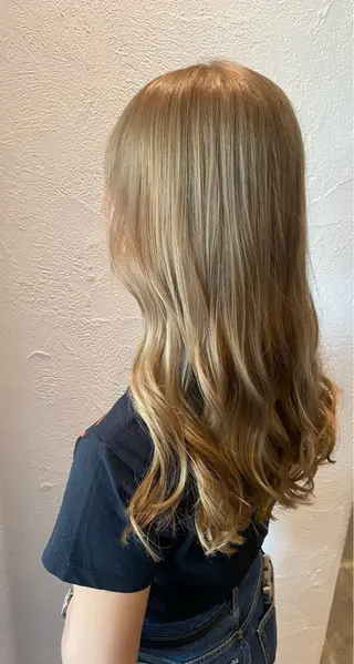 セミロング 髪質改善/縮毛矯正/ ブリーチ/荊尾のヘアスタイル