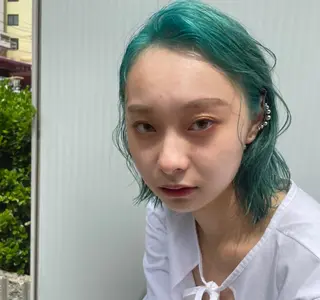 ショート 梅田ハイトーン チダ ヒナノのヘアスタイル