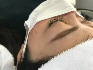 マツエク・マツパ 保子 祐里香のヘアスタイル