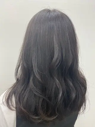 セミロング CUT HOUSE NEW YORK所属・馬渕 由梨のヘアスタイル