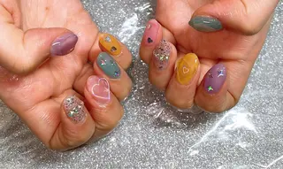 ネイル VIERU 🌈🎀💖のネイルデザイン