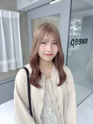 セミロング Mana/ハイトー ン/レイヤー/ウルフのヘアスタイル