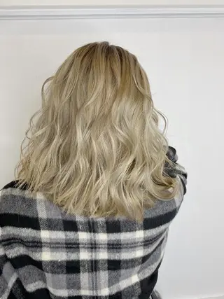 ミディアム カラー 🌟ブリーチ特化型 ハイトーンカラー🌟のヘアスタイル