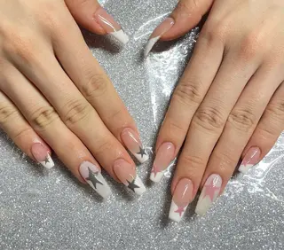 ネイル VIERU 🌈🎀💖のネイルデザイン