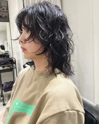 ミディアム パーマ Loom.所属・村上雅人 ナチュラルモードのヘアスタイル