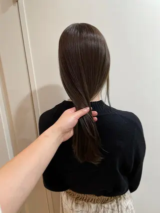 ロング カラー MIOベージュカラー 柔らかいカラーのヘアスタイル