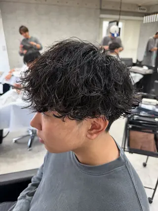 ショート パーマ メンズ ユウ🪄 パーマ指名No1のヘアスタイル