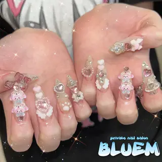 ネイル BLUEM なな🐶のネイルデザイン