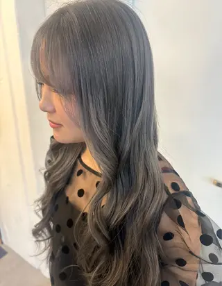 ロング オノ アイラのヘアスタイル