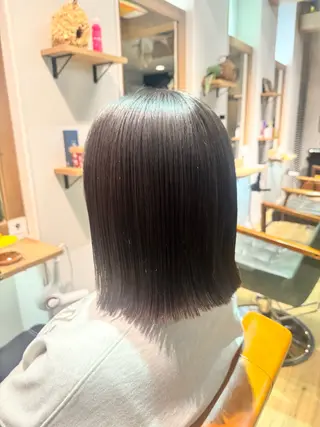 ミディアム カラー ツキダテ ユイのヘアスタイル