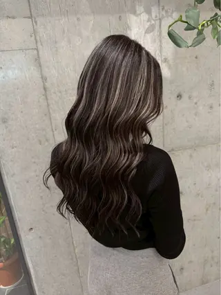 カラー ciera.堀江 佐藤のヘアスタイル