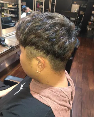 ショート カラー メンズ 吉本 yoshimotoのヘアスタイル