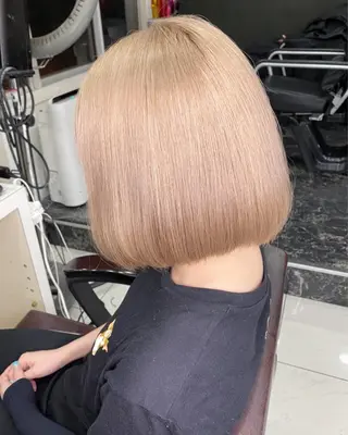 ショート カラー 有人/バレイヤージュ /シャドールーツのヘアスタイル