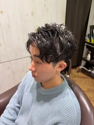 ショート パーマ メンズ 溝口 槙里也のヘアスタイル