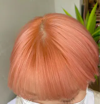 ショート カラー 艶ハイトーンブリーチ 🌈小林侑雅のヘアスタイル