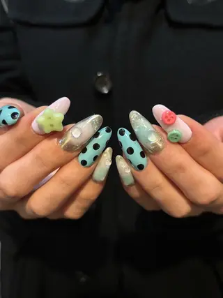 ネイル 🪐富島彩夏 /海外nail🪐のネイルデザイン