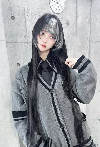 ロング ホワイト&レイヤーカ ットエクステ長畠俊輔のヘアスタイル