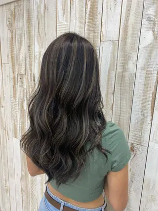 ロング カラー 白髪ぼかしハイライト めさきすずなのヘアスタイル