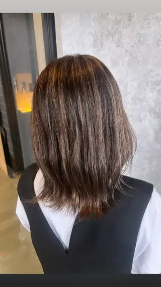 ミディアム カラー シャドールーツ earth　深川愛実のヘアスタイル