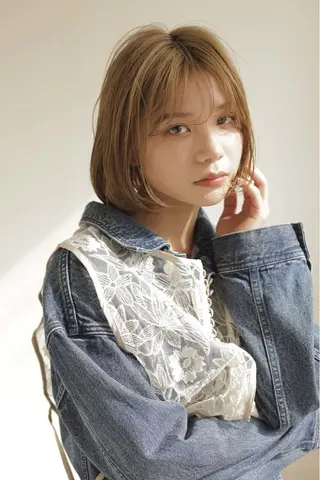 ミディアム 長岡 明音のヘアスタイル