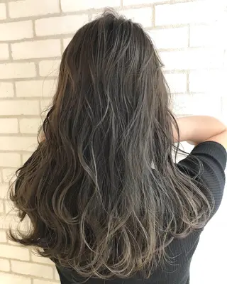 セミロング カラー she2.shinjuku所属・takumi Hのヘアスタイル