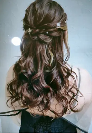 ヘアアレンジ au美容室所属・au栄矢場町 水素髪質改善Tのヘアスタイル