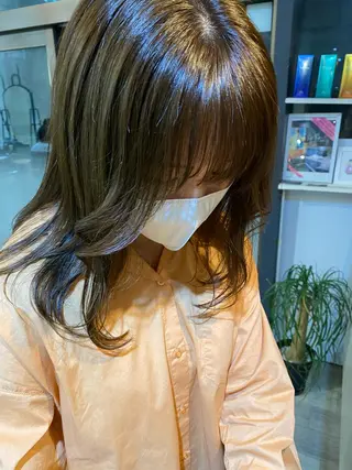 ミディアム W所属・小林 朋花のヘアスタイル