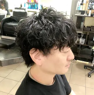 パーマ メンズ メンズ レイヤー ウルフ 弓木啓輔のヘアスタイル