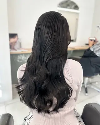 ロング カラー ブリーチなし/レイヤ ー特化🌈Tommyのヘアスタイル