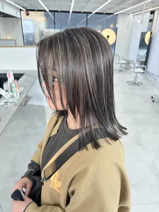 セミロング risa | 透明感 カラー|ベージュのヘアスタイル