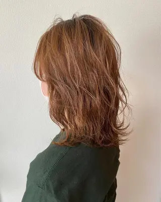 ミディアム カラー 石田 優菜のヘアスタイル