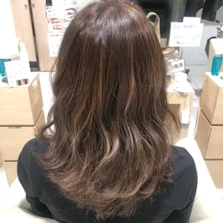 セミロング カぺリベラ グラマラス店のヘアスタイル